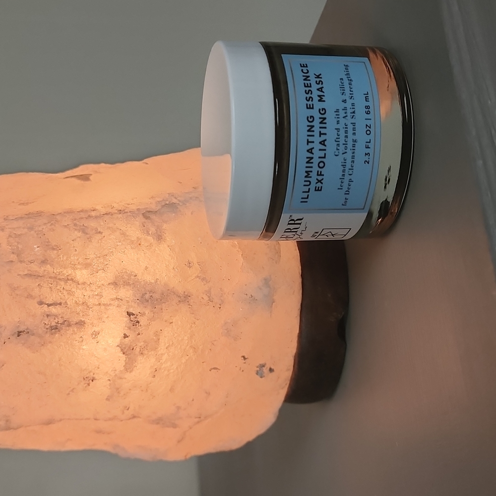 Averr Aglow Illuminating Essence Exfoliating Mask